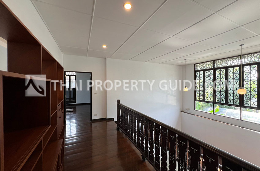 House with Private Pool in Sukhumvit 